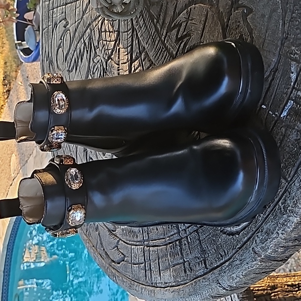 Steve Madden DRIP'IN DIAMONDS BOOT Amulet black rhinestone charm bracelet 6.5 - Picture 3 of 15